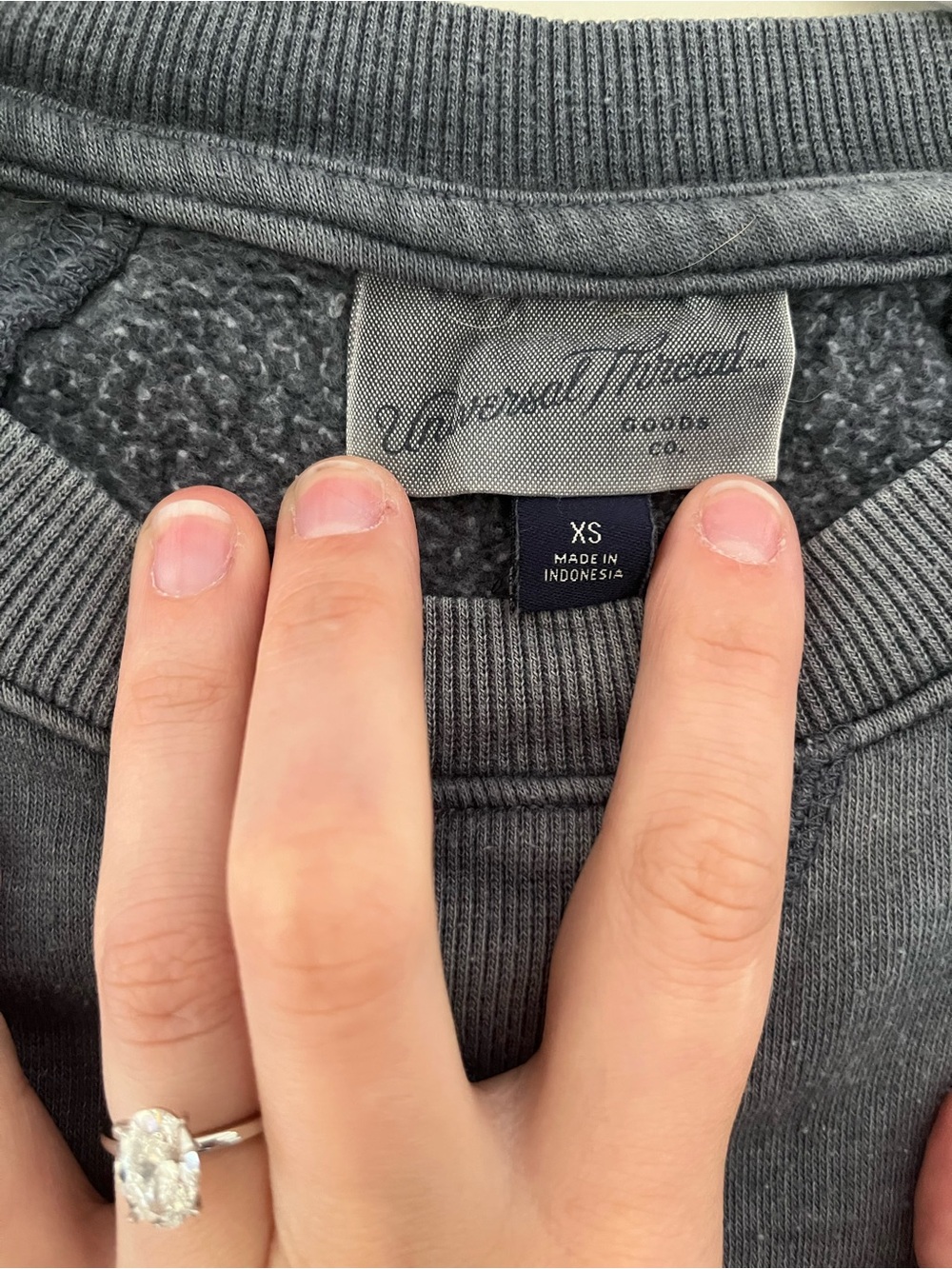 Universal Threads Crew Neck - Picture 3 of 3